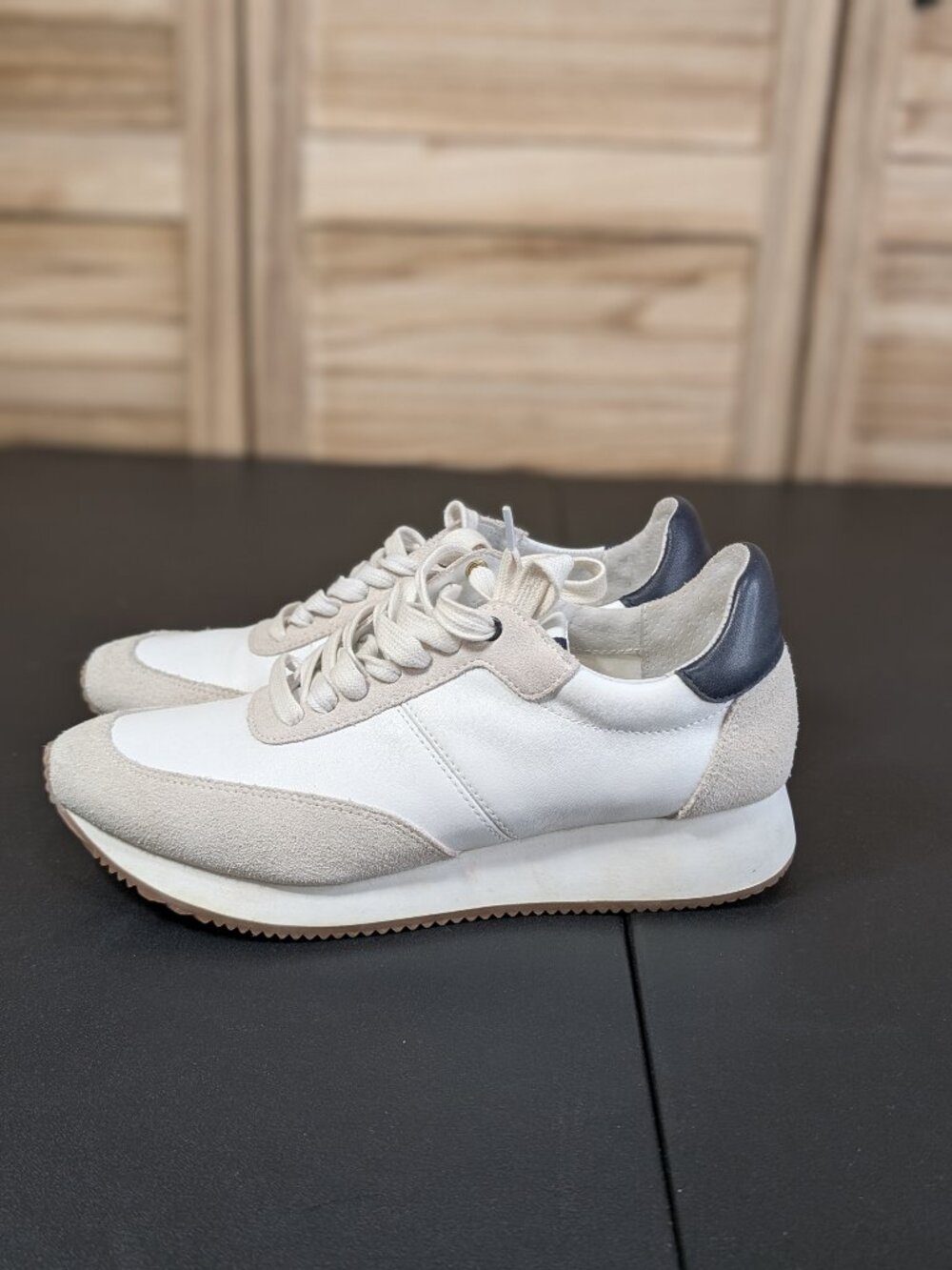 Banana Republic White Retro Runner Sneakers with Navy Heel Size 7M